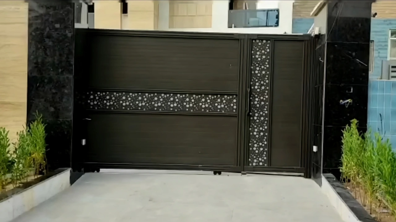 ماطورات أبواب السلايد مع باب خدمي - Door with Service Door