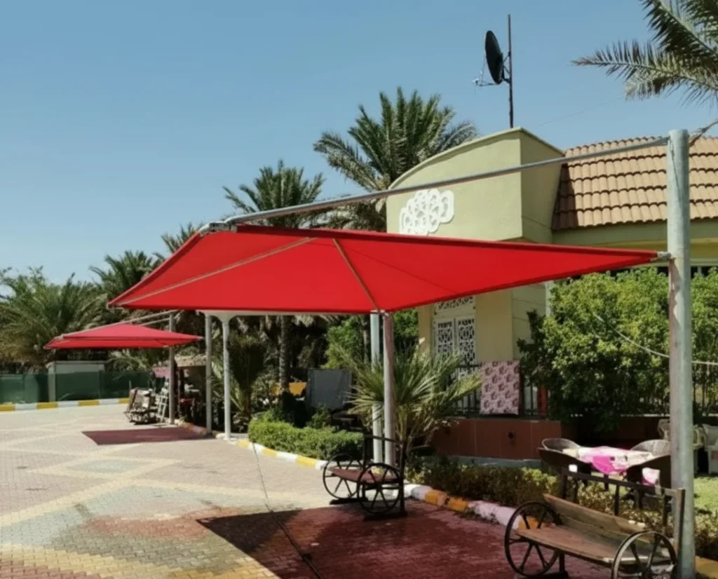 المظلات الهرمية - المساحات المشتركة الصغيرة المظلات الهرمية - المساحات المشتركة الصغيرة